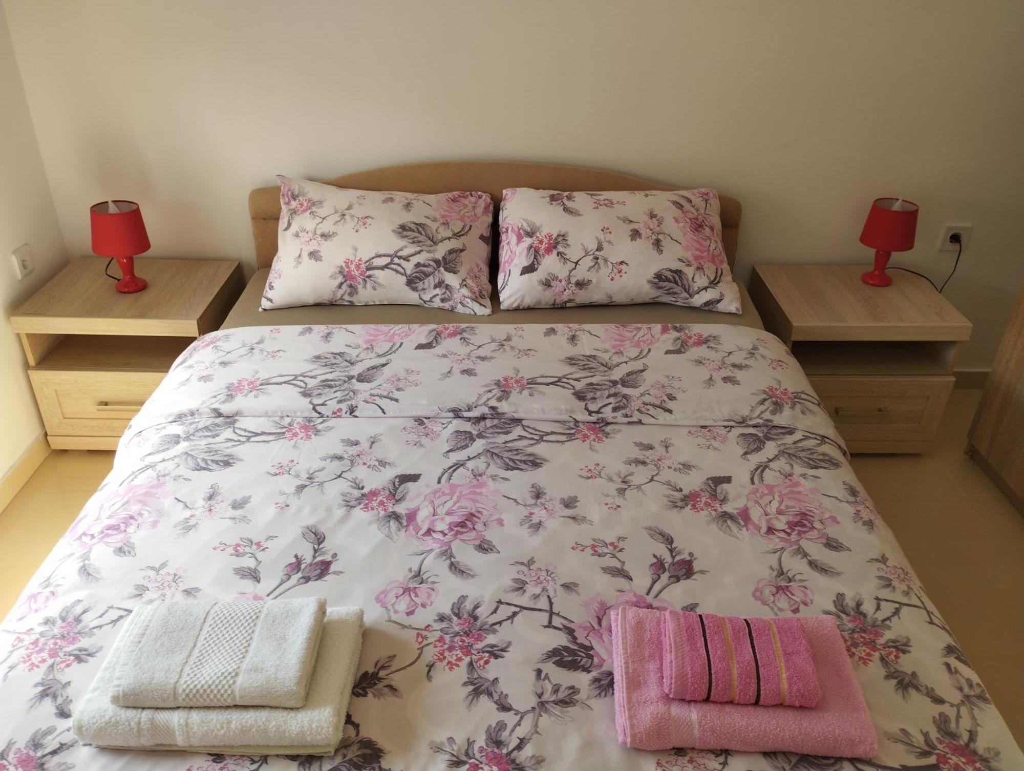 State Apartments Kotor Bilik gambar